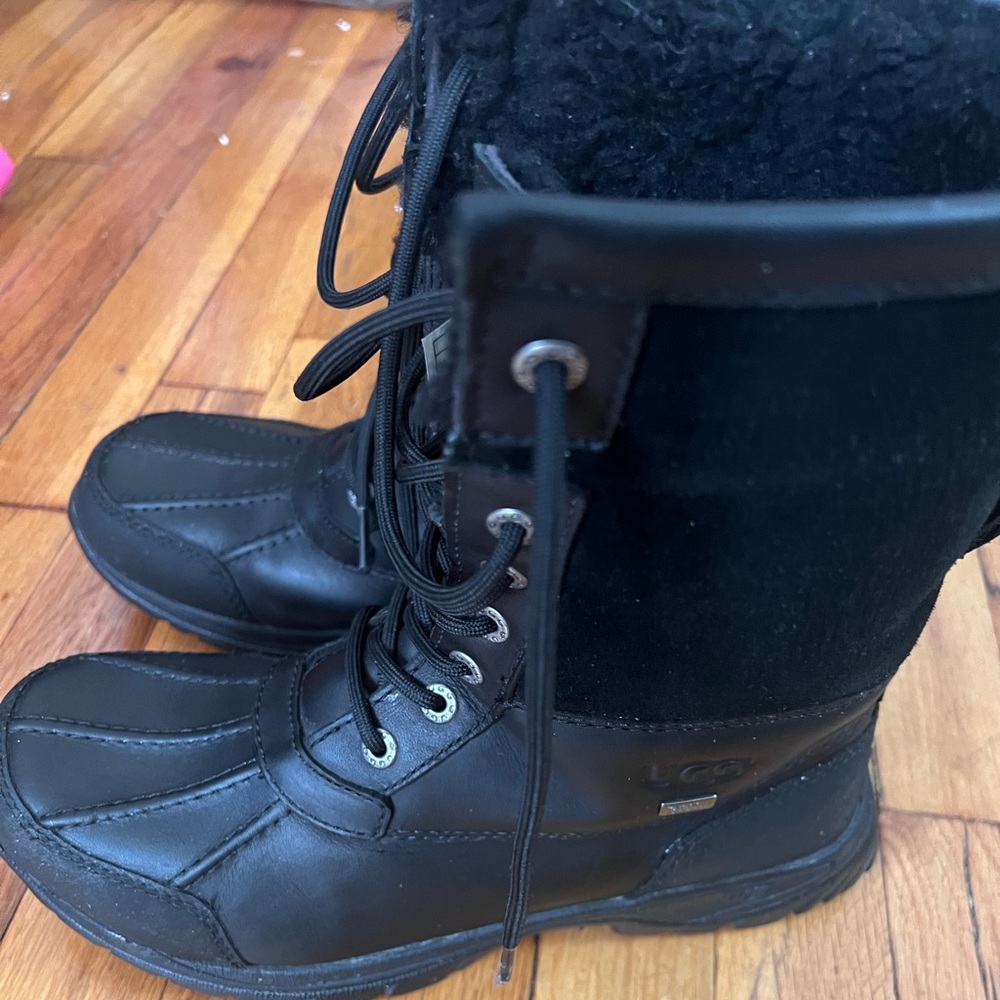 Original Ugg Black/Black Mens  Adirondack size 7.5. Pristine inside/outside